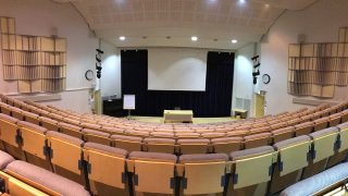 Auditorio 180 henkilölle, hyvä akustiikka ja ajanmukaiset av-laitteet. Myös tarjoilut tilaisuuksiin.